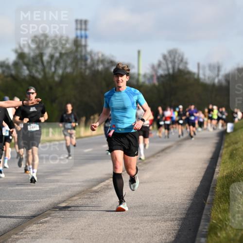 12.04.2026 - 45. Internationalen Wilhelmsburger Insellauf Dr. Thomas Lammeyer http://msf.ph/oto/9432613 12.04.2026 09:15:26 Laufen 4329, 4980, 3485 meine-sportfotos.de