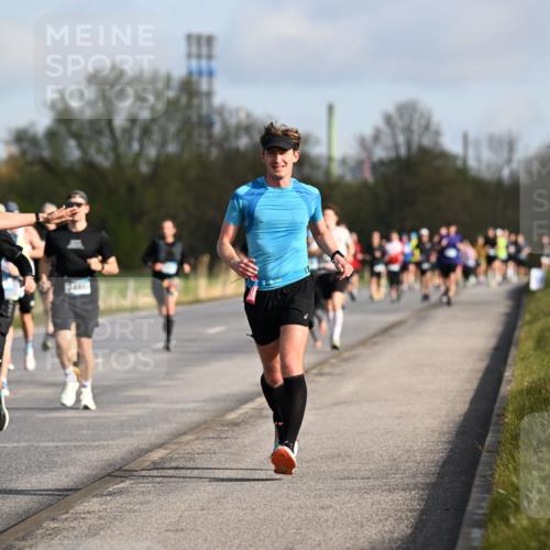 12.04.2026 - 45. Internationalen Wilhelmsburger Insellauf Dr. Thomas Lammeyer http://msf.ph/oto/9432615 12.04.2026 09:15:26 Laufen 4329, 4980, 3465 meine-sportfotos.de