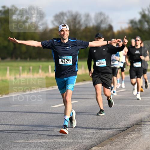 12.04.2026 - 45. Internationalen Wilhelmsburger Insellauf Dr. Thomas Lammeyer http://msf.ph/oto/9432618 12.04.2026 09:15:27 Laufen 2768, 4329, 4980, 3481 meine-sportfotos.de