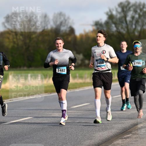 12.04.2026 - 45. Internationalen Wilhelmsburger Insellauf Dr. Thomas Lammeyer http://msf.ph/oto/9432634 12.04.2026 09:15:33 Laufen 344, 5254, 112, 2482, 2488, 3796 meine-sportfotos.de