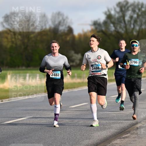 12.04.2026 - 45. Internationalen Wilhelmsburger Insellauf Dr. Thomas Lammeyer http://msf.ph/oto/9432635 12.04.2026 09:15:33 Laufen 5254, 2482, 112, 2488, 3796 meine-sportfotos.de