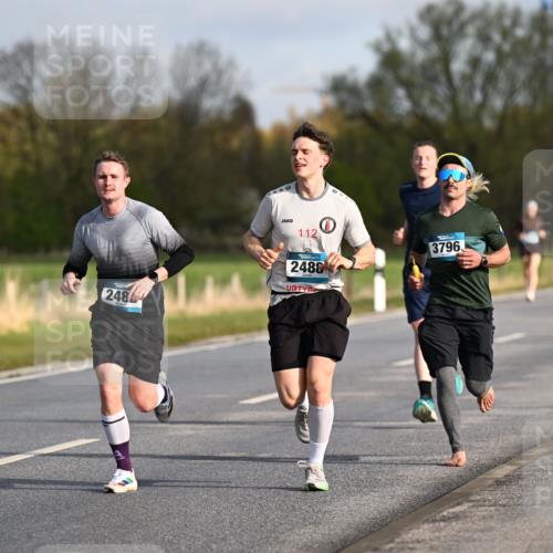 12.04.2026 - 45. Internationalen Wilhelmsburger Insellauf Dr. Thomas Lammeyer http://msf.ph/oto/9432638 12.04.2026 09:15:33 Laufen 248, 112, 2488, 3796 meine-sportfotos.de