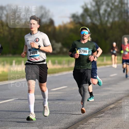 12.04.2026 - 45. Internationalen Wilhelmsburger Insellauf Dr. Thomas Lammeyer http://msf.ph/oto/9432645 12.04.2026 09:15:34 Laufen 2482, 2488, 3796 meine-sportfotos.de