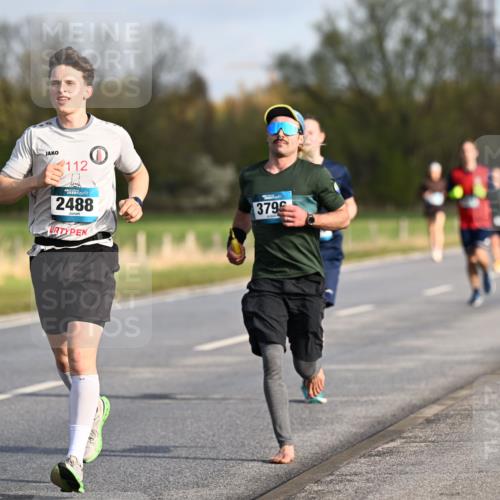 12.04.2026 - 45. Internationalen Wilhelmsburger Insellauf Dr. Thomas Lammeyer http://msf.ph/oto/9432648 12.04.2026 09:15:35 Laufen 112, 2488, 3796 meine-sportfotos.de