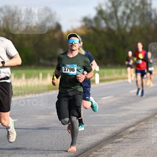 12.04.2026 - 45. Internationalen Wilhelmsburger Insellauf Dr. Thomas Lammeyer http://msf.ph/oto/9432650 12.04.2026 09:15:35 Laufen 112, 2480, 3796 meine-sportfotos.de