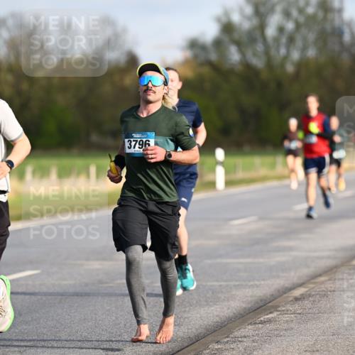 12.04.2026 - 45. Internationalen Wilhelmsburger Insellauf Dr. Thomas Lammeyer http://msf.ph/oto/9432651 12.04.2026 09:15:35 Laufen 112, 2488, 3796 meine-sportfotos.de