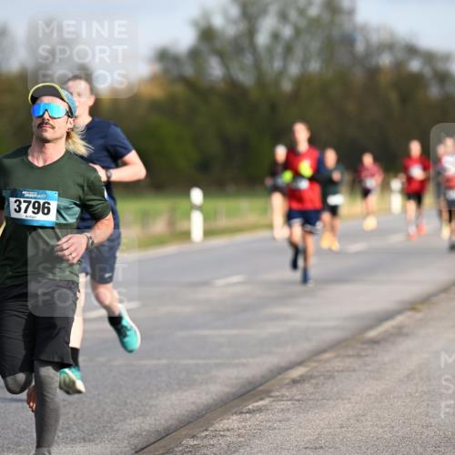 12.04.2026 - 45. Internationalen Wilhelmsburger Insellauf Dr. Thomas Lammeyer http://msf.ph/oto/9432655 12.04.2026 09:15:36 Laufen 3796 meine-sportfotos.de