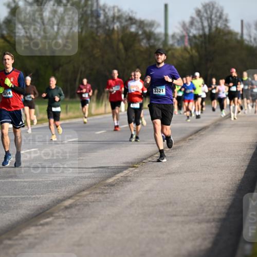 12.04.2026 - 45. Internationalen Wilhelmsburger Insellauf Dr. Thomas Lammeyer http://msf.ph/oto/9432666 12.04.2026 09:15:38 Laufen 3014, 3321 meine-sportfotos.de