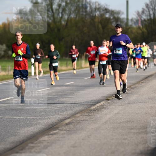 12.04.2026 - 45. Internationalen Wilhelmsburger Insellauf Dr. Thomas Lammeyer http://msf.ph/oto/9432669 12.04.2026 09:15:39 Laufen 3014, 3321 meine-sportfotos.de