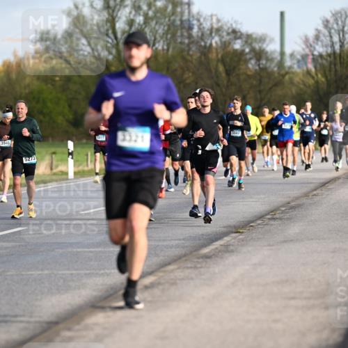 12.04.2026 - 45. Internationalen Wilhelmsburger Insellauf Dr. Thomas Lammeyer http://msf.ph/oto/9432686 12.04.2026 09:15:42 Laufen 3945, 5273, 3042, 5411, 4787 meine-sportfotos.de