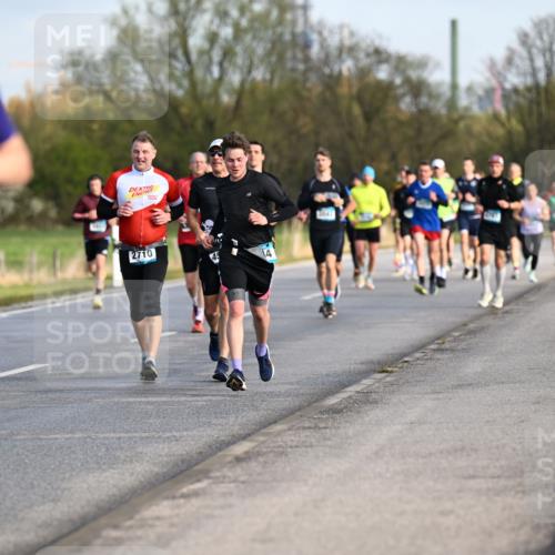 12.04.2026 - 45. Internationalen Wilhelmsburger Insellauf Dr. Thomas Lammeyer http://msf.ph/oto/9432697 12.04.2026 09:15:44 Laufen 3321, 2710, 4 meine-sportfotos.de