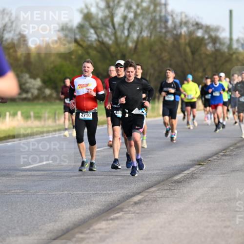12.04.2026 - 45. Internationalen Wilhelmsburger Insellauf Dr. Thomas Lammeyer http://msf.ph/oto/9432699 12.04.2026 09:15:44 Laufen 321, 3945, 454, 2710 meine-sportfotos.de