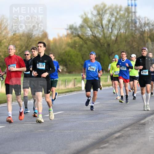 12.04.2026 - 45. Internationalen Wilhelmsburger Insellauf Dr. Thomas Lammeyer http://msf.ph/oto/9432712 12.04.2026 09:15:49 Laufen 811, 5209, 2537, 2568, 2472, 3629, 2048, 4787, 443 meine-sportfotos.de