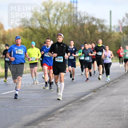 12.04.2026 - 45. Internationalen Wilhelmsburger Insellauf Dr. Thomas Lammeyer http://msf.ph/oto/9432726 12.04.2026 09:15:51 Laufen 2497, 2568, 2048, 247, 3759, 4787, 1432 meine-sportfotos.de