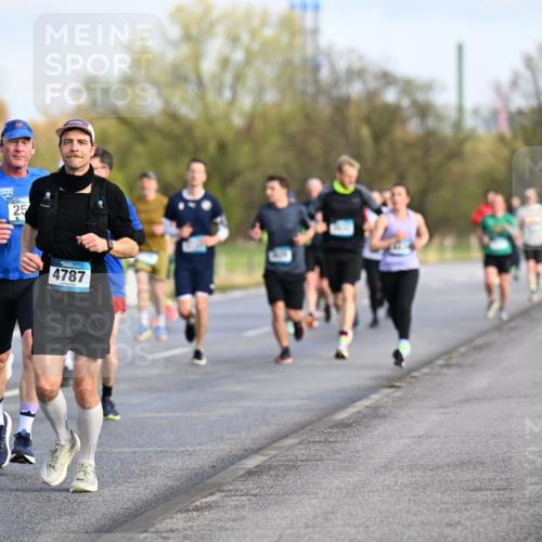 12.04.2026 - 45. Internationalen Wilhelmsburger Insellauf Dr. Thomas Lammeyer http://msf.ph/oto/9432739 12.04.2026 09:15:53 Laufen 25, 4787 meine-sportfotos.de