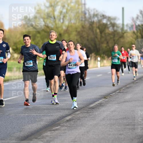 12.04.2026 - 45. Internationalen Wilhelmsburger Insellauf Dr. Thomas Lammeyer http://msf.ph/oto/9432758 12.04.2026 09:15:57 Laufen 3, 5706, 3731, 3629, 2632, 1834, 4439 meine-sportfotos.de