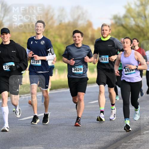 12.04.2026 - 45. Internationalen Wilhelmsburger Insellauf Dr. Thomas Lammeyer http://msf.ph/oto/9432767 12.04.2026 09:15:58 Laufen 23, 3731, 3629, 2632, 4455 meine-sportfotos.de