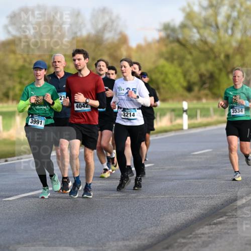 12.04.2026 - 45. Internationalen Wilhelmsburger Insellauf Dr. Thomas Lammeyer http://msf.ph/oto/9432789 12.04.2026 09:16:02 Laufen 21, 4042, 3991, 24, 3214, 3534, 2525 meine-sportfotos.de
