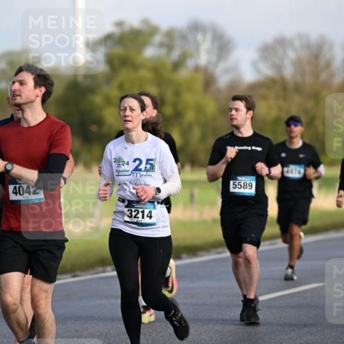 12.04.2026 - 45. Internationalen Wilhelmsburger Insellauf Dr. Thomas Lammeyer http://msf.ph/oto/9432805 12.04.2026 09:16:05 Laufen 4042, 224, 25, 5589, 4076, 477, 3991, 3214 meine-sportfotos.de