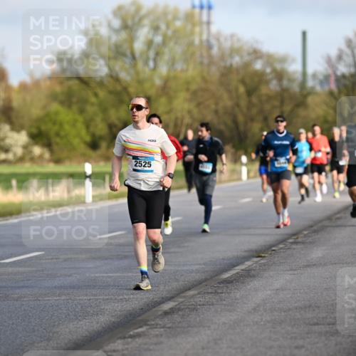 12.04.2026 - 45. Internationalen Wilhelmsburger Insellauf Dr. Thomas Lammeyer http://msf.ph/oto/9432809 12.04.2026 09:16:06 Laufen 3534, 3843, 1405, 2525 meine-sportfotos.de