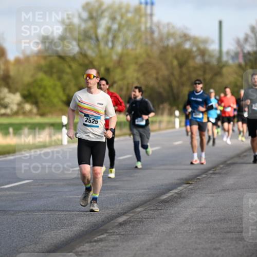 12.04.2026 - 45. Internationalen Wilhelmsburger Insellauf Dr. Thomas Lammeyer http://msf.ph/oto/9432812 12.04.2026 09:16:06 Laufen 2525, 3043 meine-sportfotos.de