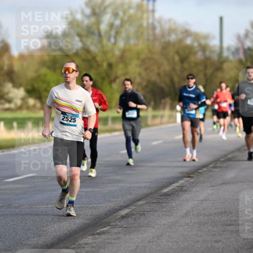 12.04.2026 - 45. Internationalen Wilhelmsburger Insellauf Dr. Thomas Lammeyer http://msf.ph/oto/9432817 12.04.2026 09:16:07 Laufen 2525, 3643, 405 meine-sportfotos.de