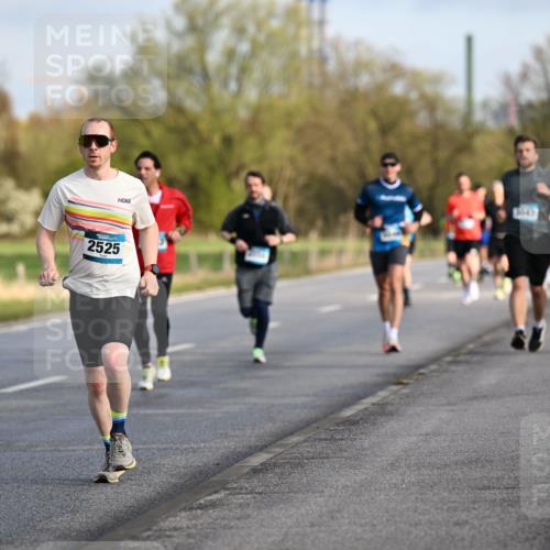 12.04.2026 - 45. Internationalen Wilhelmsburger Insellauf Dr. Thomas Lammeyer http://msf.ph/oto/9432820 12.04.2026 09:16:07 Laufen 313, 45, 1405, 2525 meine-sportfotos.de