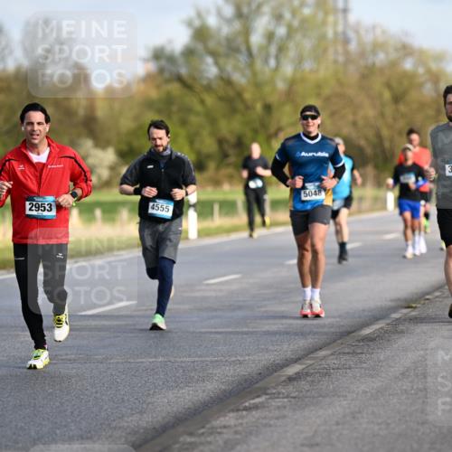 12.04.2026 - 45. Internationalen Wilhelmsburger Insellauf Dr. Thomas Lammeyer http://msf.ph/oto/9432833 12.04.2026 09:16:10 Laufen 4555, 2953, 5048, 3043 meine-sportfotos.de