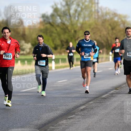 12.04.2026 - 45. Internationalen Wilhelmsburger Insellauf Dr. Thomas Lammeyer http://msf.ph/oto/9432834 12.04.2026 09:16:10 Laufen 2953, 4555, 5048, 3043, 540 meine-sportfotos.de