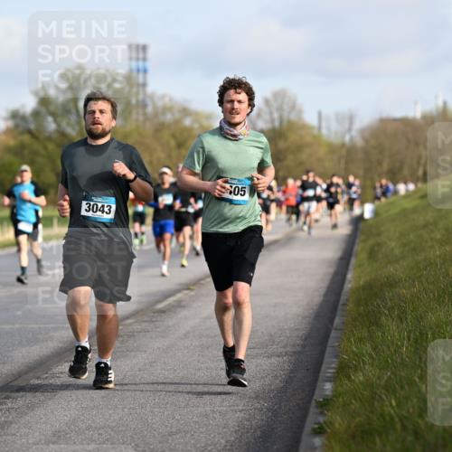 12.04.2026 - 45. Internationalen Wilhelmsburger Insellauf Dr. Thomas Lammeyer http://msf.ph/oto/9432850 12.04.2026 09:16:14 Laufen 3043, 5048, 05 meine-sportfotos.de