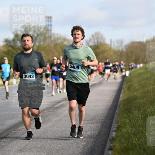 12.04.2026 - 45. Internationalen Wilhelmsburger Insellauf Dr. Thomas Lammeyer http://msf.ph/oto/9432852 12.04.2026 09:16:14 Laufen 5048, 3043, 5405 meine-sportfotos.de
