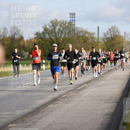 12.04.2026 - 45. Internationalen Wilhelmsburger Insellauf Dr. Thomas Lammeyer http://msf.ph/oto/9432864 12.04.2026 09:16:18 Laufen 3613, 2614, 844 meine-sportfotos.de