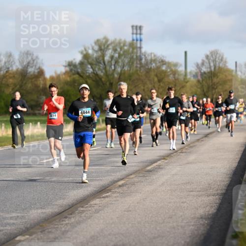 12.04.2026 - 45. Internationalen Wilhelmsburger Insellauf Dr. Thomas Lammeyer http://msf.ph/oto/9432869 12.04.2026 09:16:18 Laufen 4844, 2614 meine-sportfotos.de