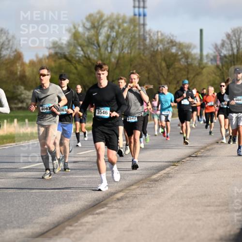 12.04.2026 - 45. Internationalen Wilhelmsburger Insellauf Dr. Thomas Lammeyer http://msf.ph/oto/9432889 12.04.2026 09:16:23 Laufen 4349, 4667, 063, 3546, 2547, 4441, 16 meine-sportfotos.de