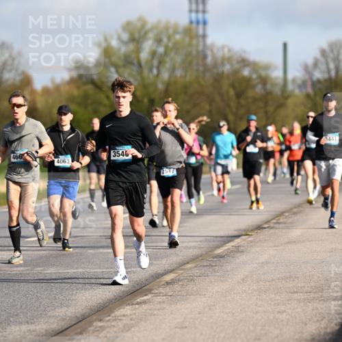 12.04.2026 - 45. Internationalen Wilhelmsburger Insellauf Dr. Thomas Lammeyer http://msf.ph/oto/9432894 12.04.2026 09:16:24 Laufen 2446, 466, 4063, 3546, 2547, 441 meine-sportfotos.de