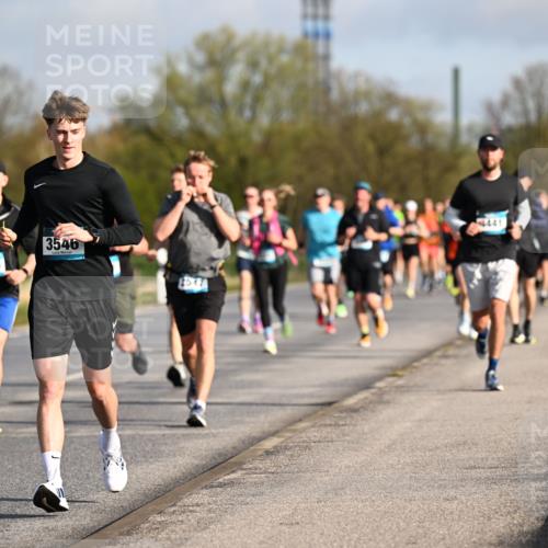 12.04.2026 - 45. Internationalen Wilhelmsburger Insellauf Dr. Thomas Lammeyer http://msf.ph/oto/9432903 12.04.2026 09:16:25 Laufen 466, 4063, 3546, 2547, 4441 meine-sportfotos.de