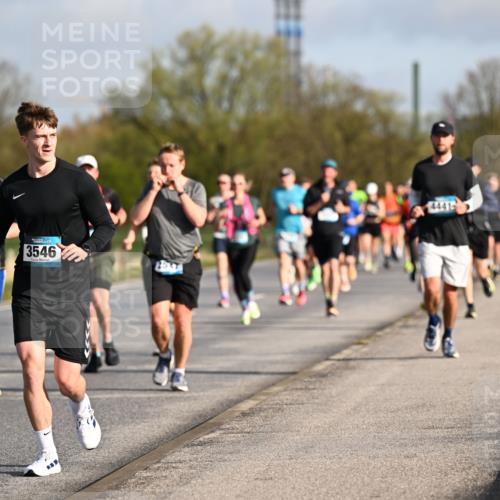 12.04.2026 - 45. Internationalen Wilhelmsburger Insellauf Dr. Thomas Lammeyer http://msf.ph/oto/9432904 12.04.2026 09:16:26 Laufen 4667, 406, 3546 meine-sportfotos.de