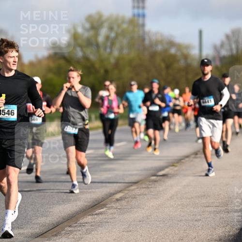 12.04.2026 - 45. Internationalen Wilhelmsburger Insellauf Dr. Thomas Lammeyer http://msf.ph/oto/9432906 12.04.2026 09:16:26 Laufen 4667, 4063, 3546 meine-sportfotos.de