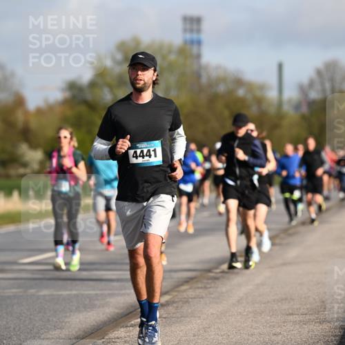 12.04.2026 - 45. Internationalen Wilhelmsburger Insellauf Dr. Thomas Lammeyer http://msf.ph/oto/9432920 12.04.2026 09:16:29 Laufen 5523, 4441 meine-sportfotos.de