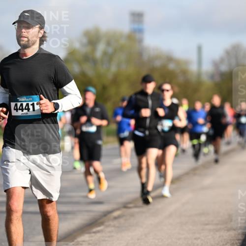 12.04.2026 - 45. Internationalen Wilhelmsburger Insellauf Dr. Thomas Lammeyer http://msf.ph/oto/9432928 12.04.2026 09:16:30 Laufen 4441 meine-sportfotos.de
