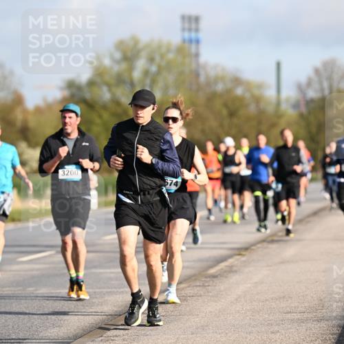 12.04.2026 - 45. Internationalen Wilhelmsburger Insellauf Dr. Thomas Lammeyer http://msf.ph/oto/9432938 12.04.2026 09:16:31 Laufen 2222, 3200, 674 meine-sportfotos.de