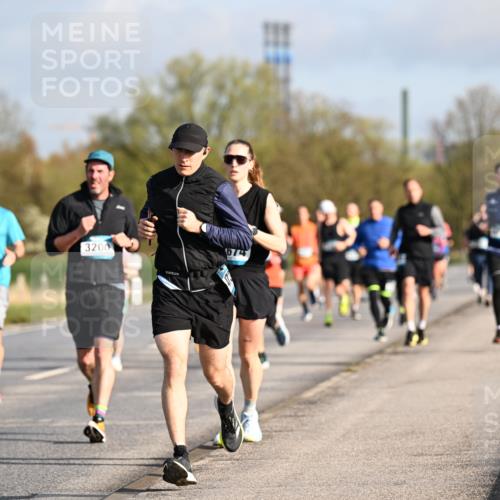 12.04.2026 - 45. Internationalen Wilhelmsburger Insellauf Dr. Thomas Lammeyer http://msf.ph/oto/9432939 12.04.2026 09:16:32 Laufen 2222, 3200, 674 meine-sportfotos.de