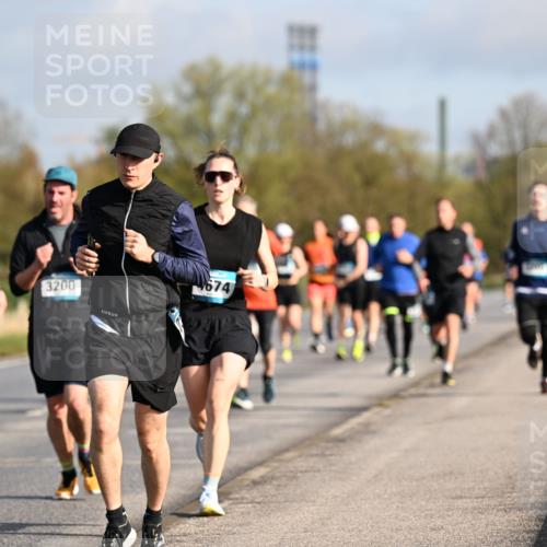 12.04.2026 - 45. Internationalen Wilhelmsburger Insellauf Dr. Thomas Lammeyer http://msf.ph/oto/9432940 12.04.2026 09:16:32 Laufen 3200, 674 meine-sportfotos.de