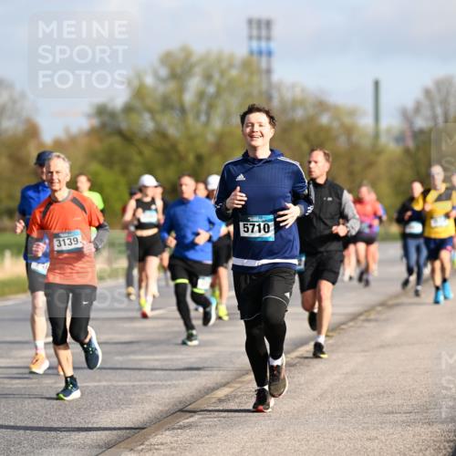 12.04.2026 - 45. Internationalen Wilhelmsburger Insellauf Dr. Thomas Lammeyer http://msf.ph/oto/9432958 12.04.2026 09:16:35 Laufen 3139, 5710 meine-sportfotos.de