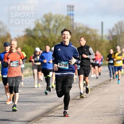 12.04.2026 - 45. Internationalen Wilhelmsburger Insellauf Dr. Thomas Lammeyer http://msf.ph/oto/9432960 12.04.2026 09:16:35 Laufen 3139, 5710 meine-sportfotos.de