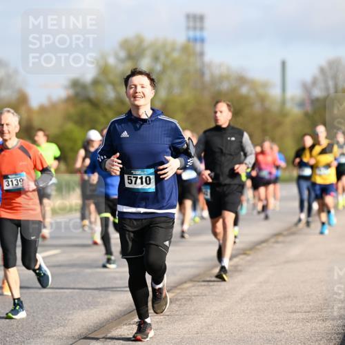 12.04.2026 - 45. Internationalen Wilhelmsburger Insellauf Dr. Thomas Lammeyer http://msf.ph/oto/9432963 12.04.2026 09:16:36 Laufen 3139, 5710 meine-sportfotos.de