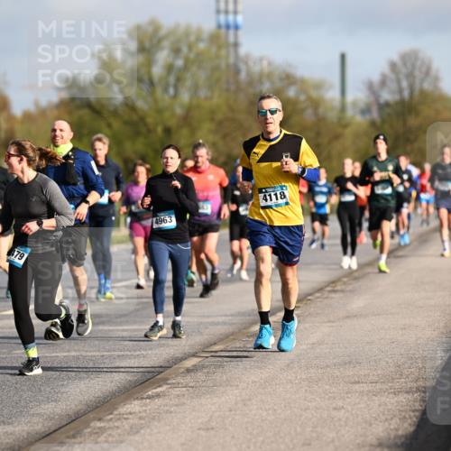 12.04.2026 - 45. Internationalen Wilhelmsburger Insellauf Dr. Thomas Lammeyer http://msf.ph/oto/9432991 12.04.2026 09:16:41 Laufen 108, 4327, 479, 4963, 4118 meine-sportfotos.de