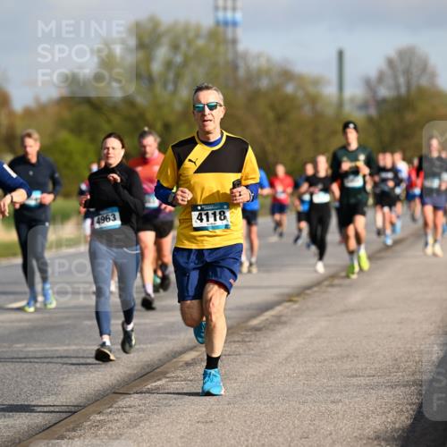 12.04.2026 - 45. Internationalen Wilhelmsburger Insellauf Dr. Thomas Lammeyer http://msf.ph/oto/9432999 12.04.2026 09:16:42 Laufen 4325, 4963, 4118 meine-sportfotos.de