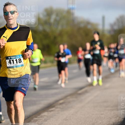 12.04.2026 - 45. Internationalen Wilhelmsburger Insellauf Dr. Thomas Lammeyer http://msf.ph/oto/9433008 12.04.2026 09:16:44 Laufen 4563, 4118 meine-sportfotos.de