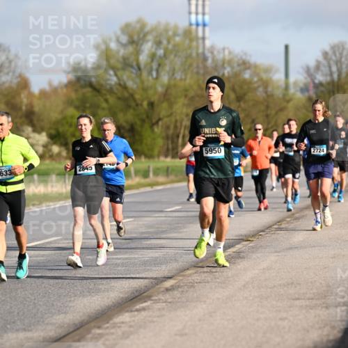 12.04.2026 - 45. Internationalen Wilhelmsburger Insellauf Dr. Thomas Lammeyer http://msf.ph/oto/9433017 12.04.2026 09:16:46 Laufen 2406, 2633, 40, 2845, 5950, 2724 meine-sportfotos.de